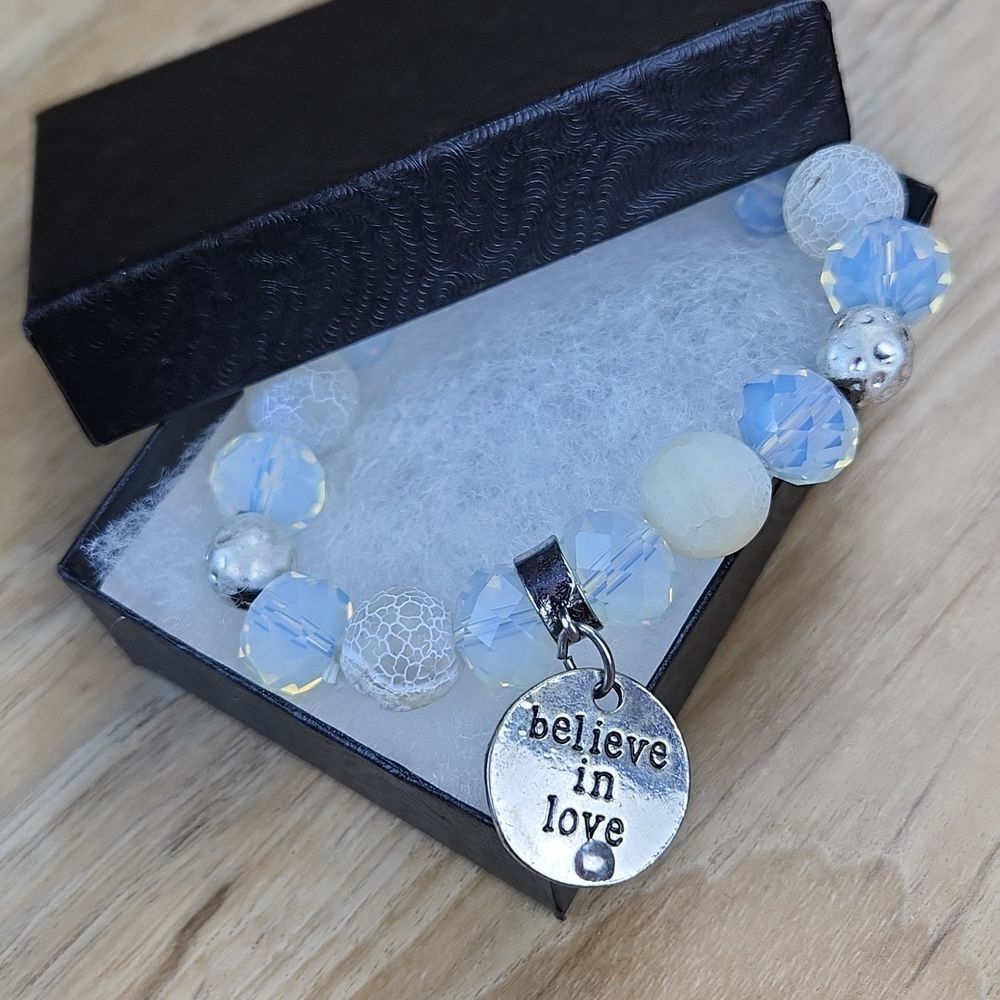 🔹️Believe In Love Silver Charm & White Beaded Stretchy Bracelet